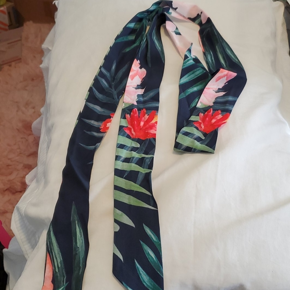 Dress - Picture 6 of 7